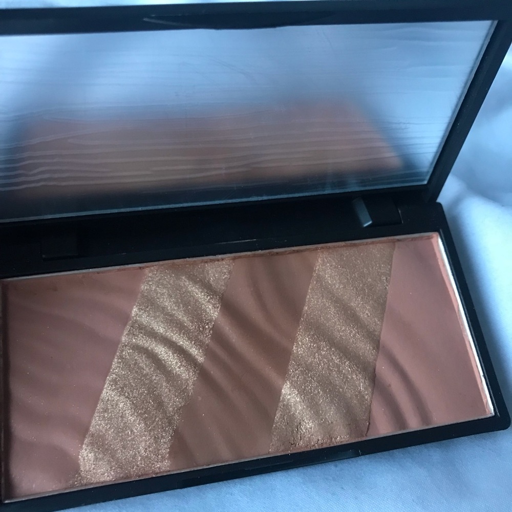 Bronze Essentials Bronzer